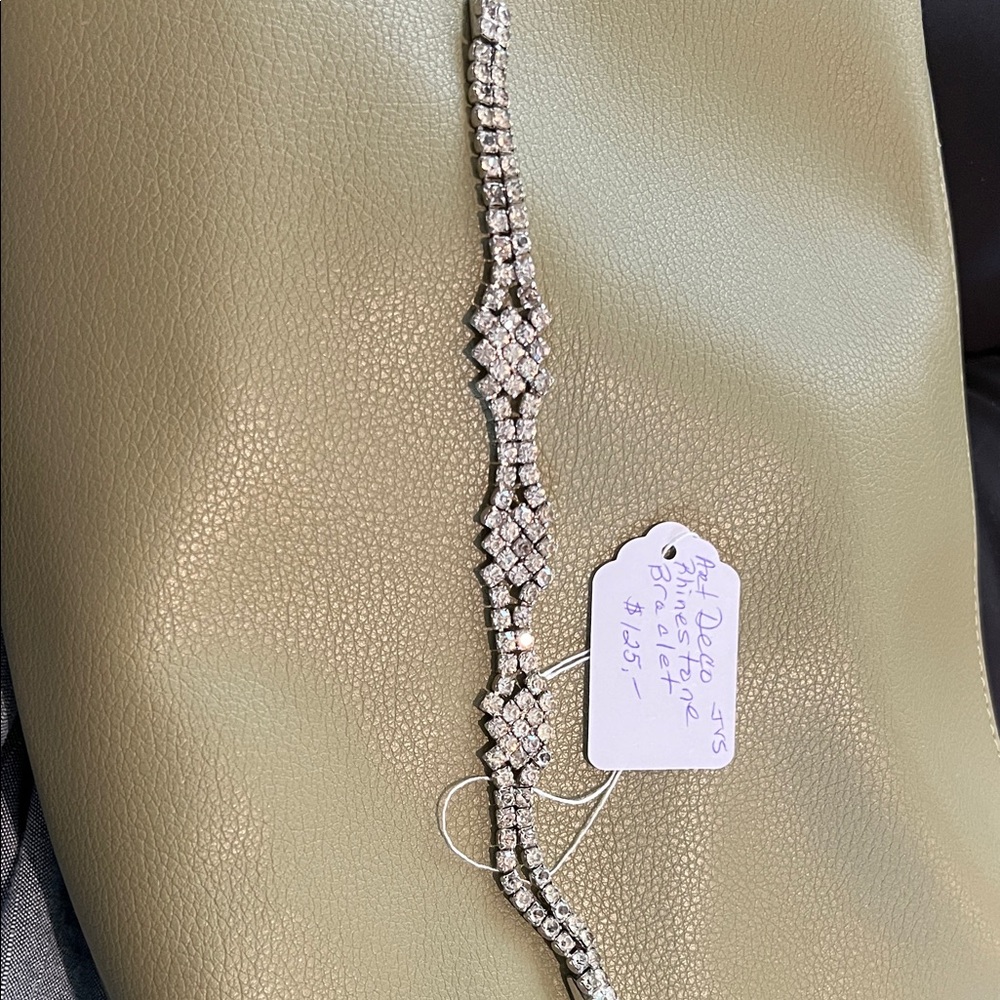 Elegant Silver Bracelet with Clear Stones